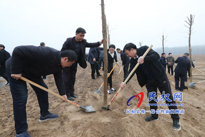 县领导参加冬季义务植树活动 县领导参加冬季义务植树活动