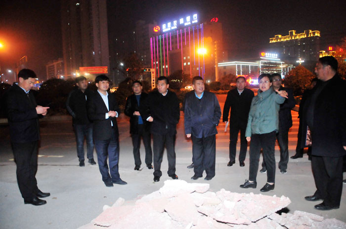 县委副书记、县长张团结夜查大气污染防治工作时强调:全力打好大气污染防治攻坚战 县委副书记、县长张团结夜查大气污染防治工作时强调:全力打好大气污染防治攻坚战