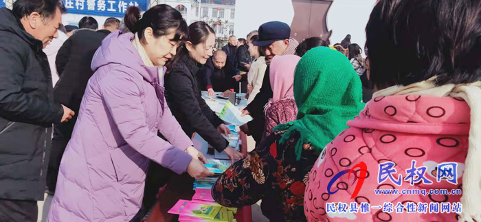 县妇联积极参与文化科技卫生“三下乡”集中示范活动 县妇联积极参与文化科技卫生“三下乡”集中示范活动