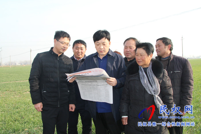 林七乡:田间地头宣讲四中全会 林七乡:田间地头宣讲四中全会