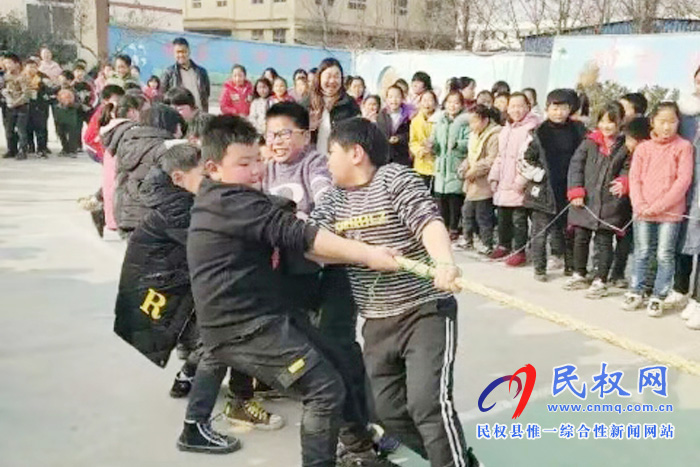 龙塘镇中心小学举行拔河比赛 龙塘镇中心小学举行拔河比赛