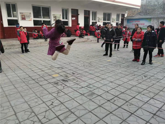 民权县第三小学开展大课间趣味游戏运动丰富校园生活 民权县第三小学开展大课间趣味游戏运动丰富校园生活