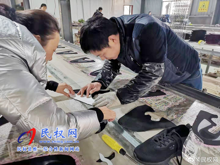 伯党乡:东众扶贫到“家”门 贫困群众脱贫不是“梦” 伯党乡:东众扶贫到“家”门 贫困群众脱贫不是“梦”