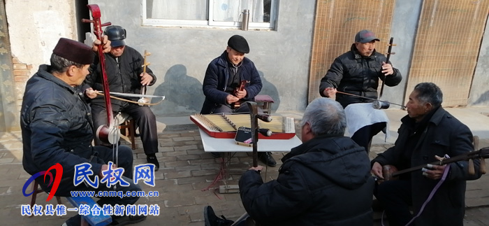 王桥镇:脱贫户家里奏响豫东琴书 王桥镇:脱贫户家里奏响豫东琴书