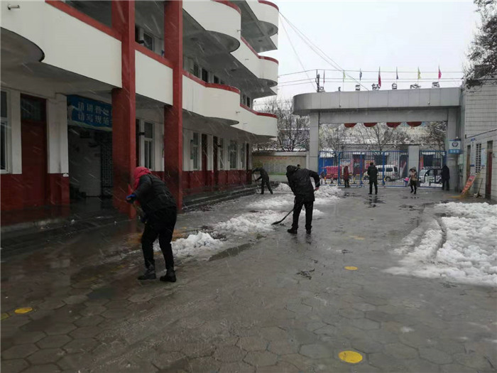 第三小学:风雪中的守护人 第三小学:风雪中的守护人