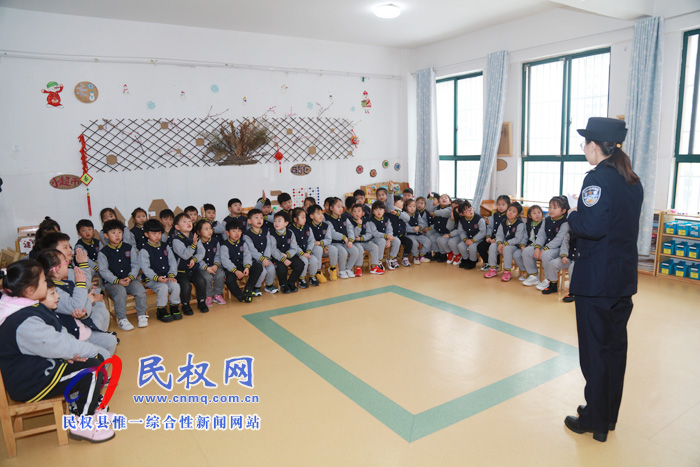县公安局开展“110宣传日”活动 县公安局开展“110宣传日”活动