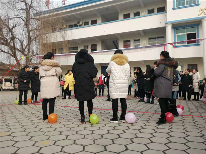 第三小学举行教师冬季运动会 第三小学举行教师冬季运动会