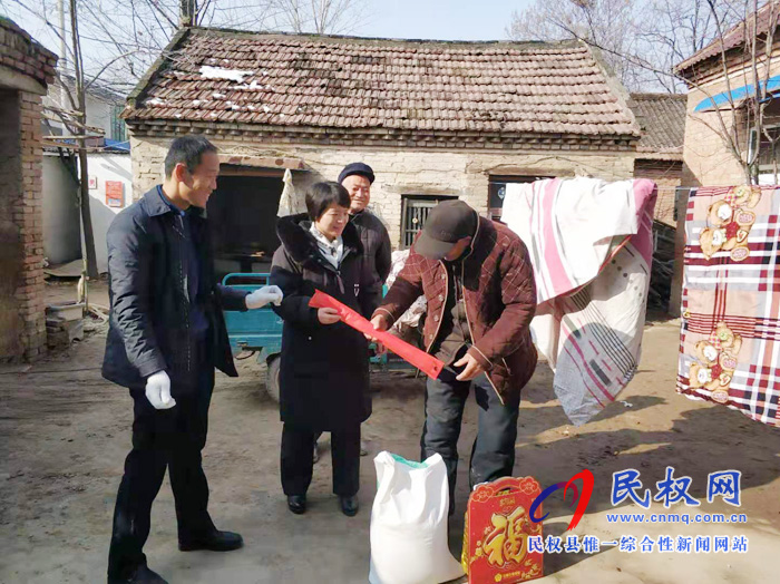 县委编办开展春节前夕走访 慰问贫困户活动 县委编办开展春节前夕走访 慰问贫困户活动