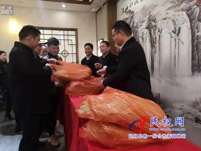 民权县总工会驻郑州农民工服务站帮助家乡贫困户销售农产品 民权县总工会驻郑州农民工服务站帮助家乡贫困户销售农产品