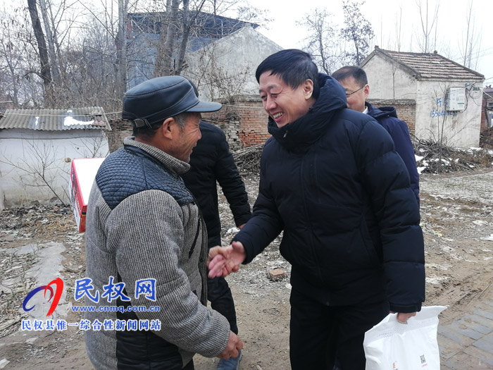 县委常委、副县长房季走访慰问贫困户 县委常委、副县长房季走访慰问贫困户