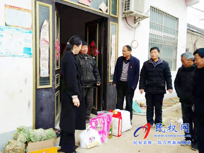 县供销社慰问帮扶村贫困户 县供销社慰问帮扶村贫困户