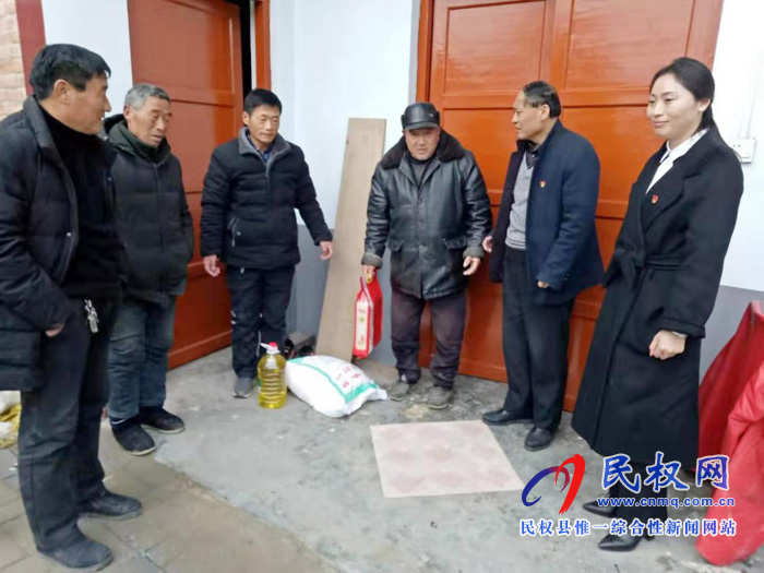 县供销社慰问帮扶村贫困户 县供销社慰问帮扶村贫困户
