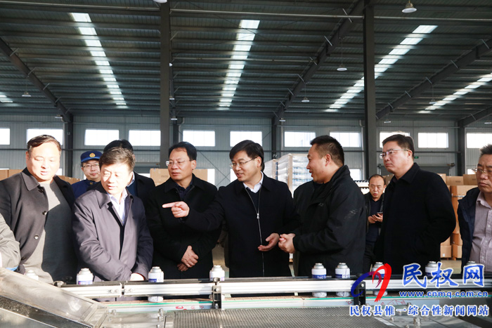 县委副书记、县长张团结督导检查节前市场供应和安全生产工作 县委副书记、县长张团结督导检查节前市场供应和安全生产工作