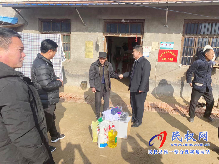 副县长张士彬到白云寺镇走访联系村慰问贫困户 副县长张士彬到白云寺镇走访联系村慰问贫困户