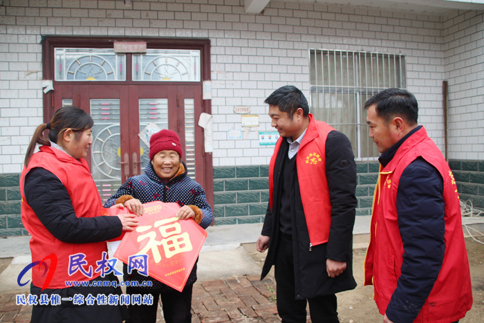 花园乡:送春联 暖新年 花园乡:送春联 暖新年