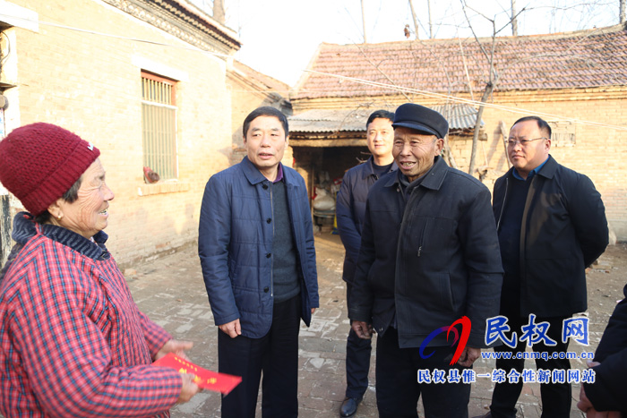 县委常委、组织部长何玉明走访慰问困难党员