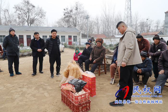 白云寺镇党委书记党新建看望慰问敬老院老人
