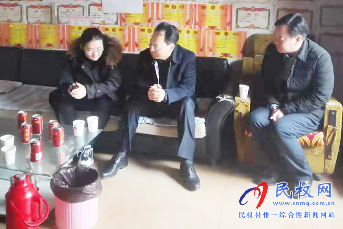 县委常委、常务副县长李启峰慰问“春蕾女童”郑秋洁 县委常委、常务副县长李启峰慰问“春蕾女童”郑秋洁