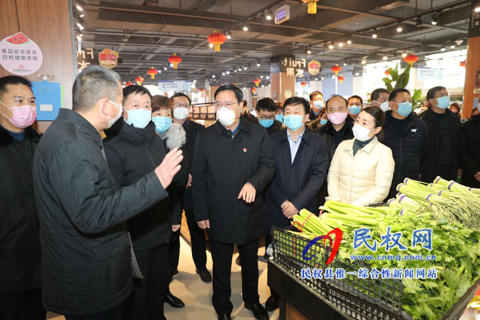 市人大常委会副主任、县委书记姬脉常查看市场供应工作 市人大常委会副主任、县委书记姬脉常查看市场供应工作