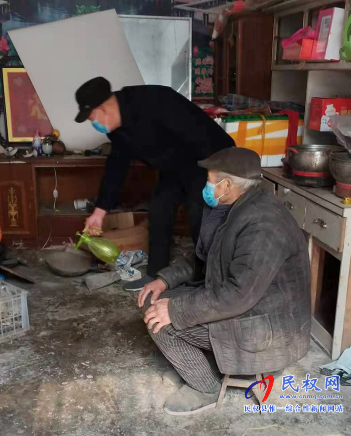 疫情面前:他坚持做到退休不退岗 疫情面前:他坚持做到退休不退岗