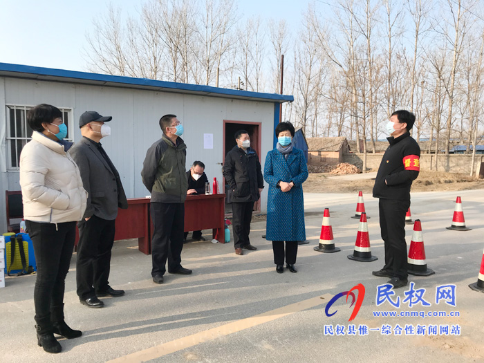 县人大常委会主任周燕慰问疫情防控一线工作人员 县人大常委会主任周燕慰问疫情防控一线工作人员