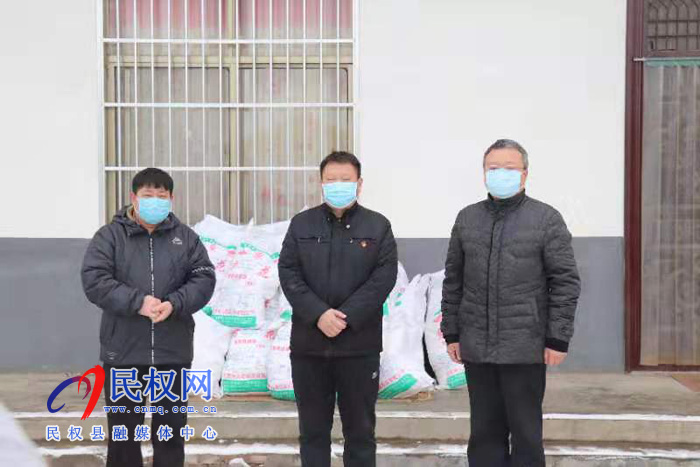 县工商联党组书记赵军到野岗镇慰问疫情防控一线工作人员 县工商联党组书记赵军到野岗镇慰问疫情防控一线工作人员