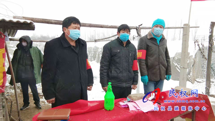 龙塘镇:儿子替娘来“站岗” 龙塘镇:儿子替娘来“站岗”