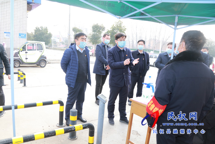 县委副书记、县长张团结深入城区部分居民小区督导检查新型冠状病毒感染的肺炎疫情防控工作 县委副书记、县长张团结深入城区部分居民小区督导检查新型冠状病毒感染的肺炎疫情防控工作