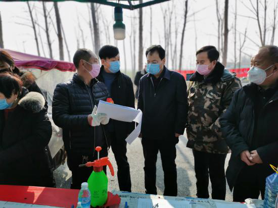 县委常委、常务副县长李启峰到林七乡实地督导新冠肺炎疫情防控工作开展情况 县委常委、常务副县长李启峰到林七乡实地督导新冠肺炎疫情防控工作开展情况