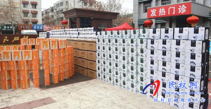 捐物献爱心 携手共抗“疫 ” 捐物献爱心 携手共抗“疫 ”