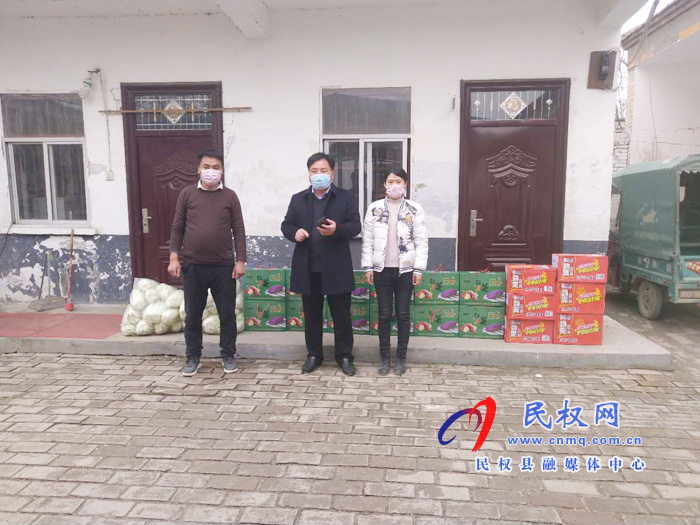 县人大代表刘春辉慰问王桥镇抗疫一线 县人大代表刘春辉慰问王桥镇抗疫一线