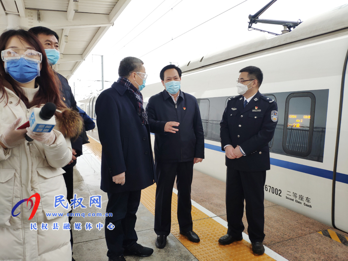 "婆家"千里接农工,"娘家”车站送行忙 "婆家"千里接农工,"娘家”车站送行忙