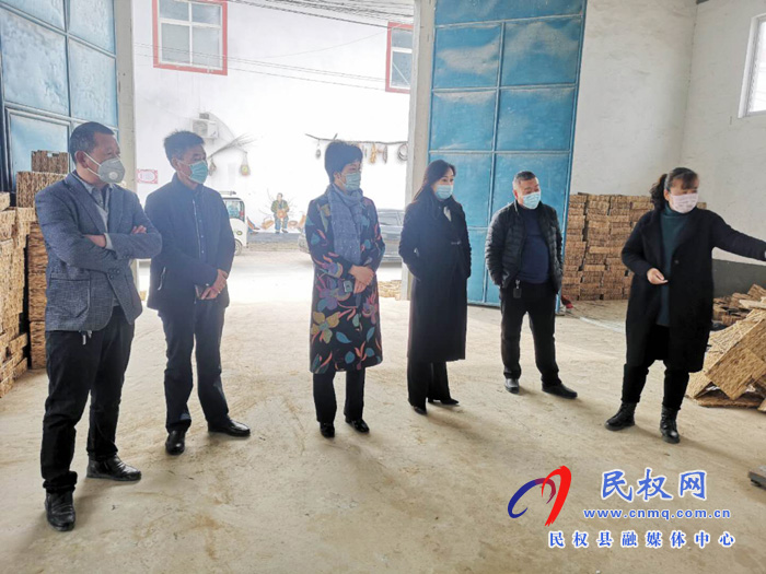 县人大常委会主任周燕、副县长朱琳到老颜集乡督导复工复产工作 县人大常委会主任周燕、副县长朱琳到老颜集乡督导复工复产工作
