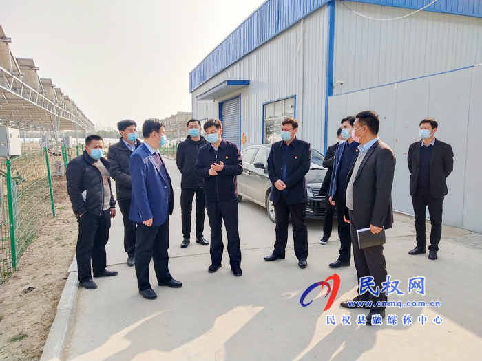 县委副书记、县长张团结到绿洲街道办亓堂村开展“三·五”基层工作日走访活动 县委副书记、县长张团结到绿洲街道办亓堂村开展“三·五”基层工作日走访活动