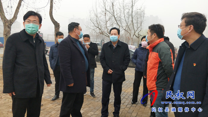 县委常委、常务副县长李启峰查看我县生态水系建设工作 县委常委、常务副县长李启峰查看我县生态水系建设工作