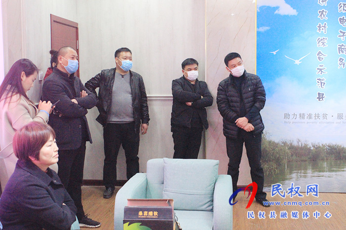 县委常委、副县长房季变身网络主播 带货不输网红 县委常委、副县长房季变身网络主播 带货不输网红