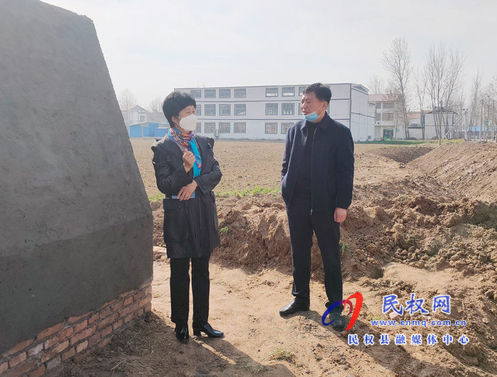 县人大常委会主任周燕到老颜集乡督导脱贫攻坚工作 县人大常委会主任周燕到老颜集乡督导脱贫攻坚工作