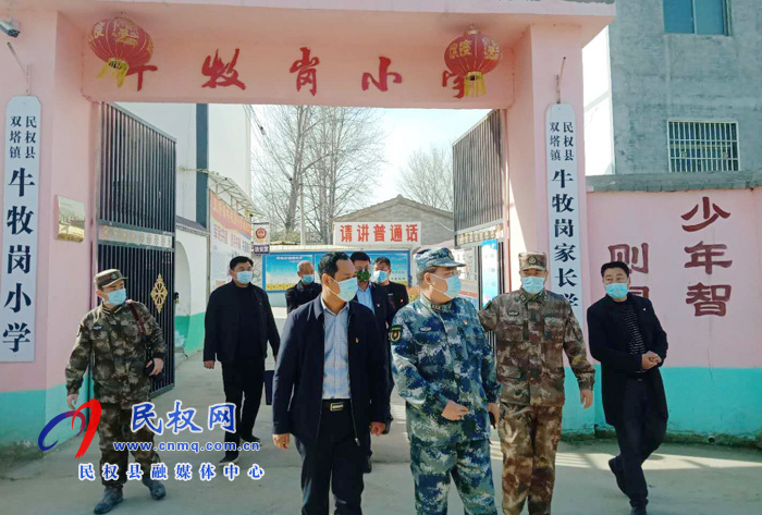 县委常委、县人武部政委江静亚一行到双塔镇督导察看脱贫攻坚工作 县委常委、县人武部政委江静亚一行到双塔镇督导察看脱贫攻坚工作