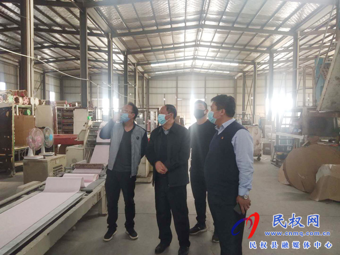 县总工会党组书记、主席瞿志君到白云寺镇工业园区扶贫车间调研 县总工会党组书记、主席瞿志君到白云寺镇工业园区扶贫车间调研