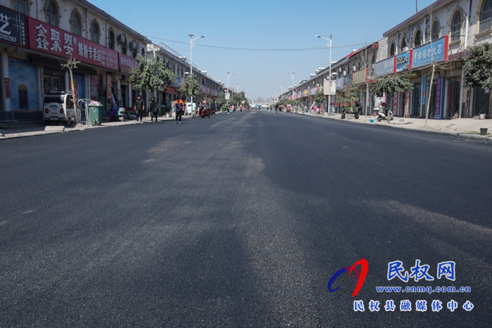 人和镇:道路改造“白变黑”城镇旧貌换新颜 人和镇:道路改造“白变黑”城镇旧貌换新颜