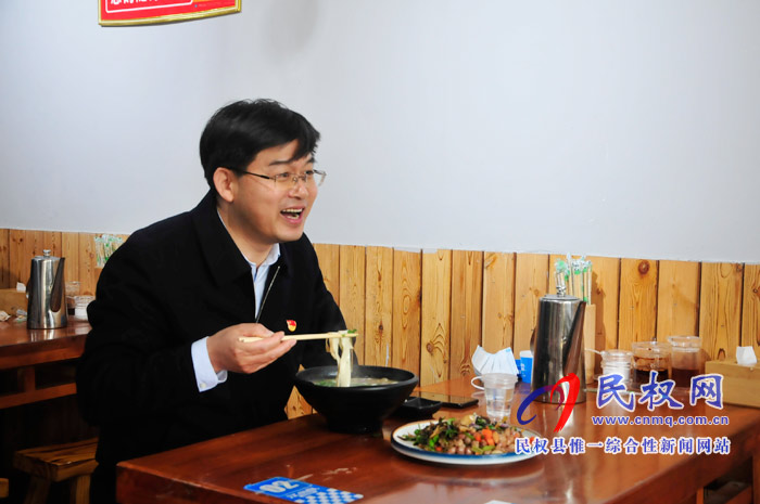 县委副书记、县长张团结调研餐饮业复工营业情况 县委副书记、县长张团结调研餐饮业复工营业情况