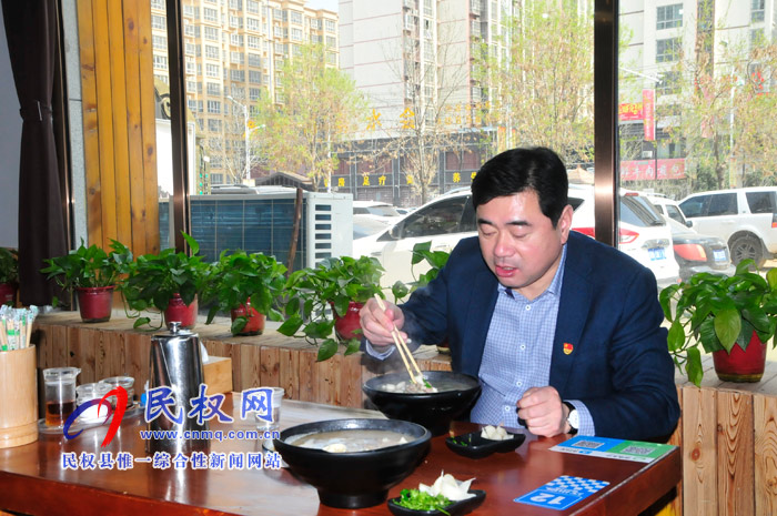 县委副书记、县长张团结调研餐饮业复工营业情况 县委副书记、县长张团结调研餐饮业复工营业情况