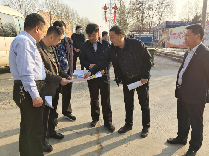 县委副书记、县长张团结查看我县连霍高速连接线道路提升工程 县委副书记、县长张团结查看我县连霍高速连接线道路提升工程