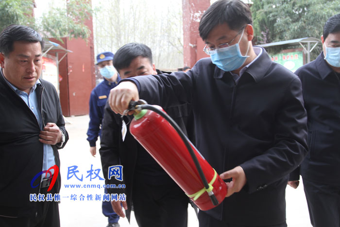 县委副书记、县长张团结到国有民权县白云寺林场查看森林防火工作 县委副书记、县长张团结到国有民权县白云寺林场查看森林防火工作