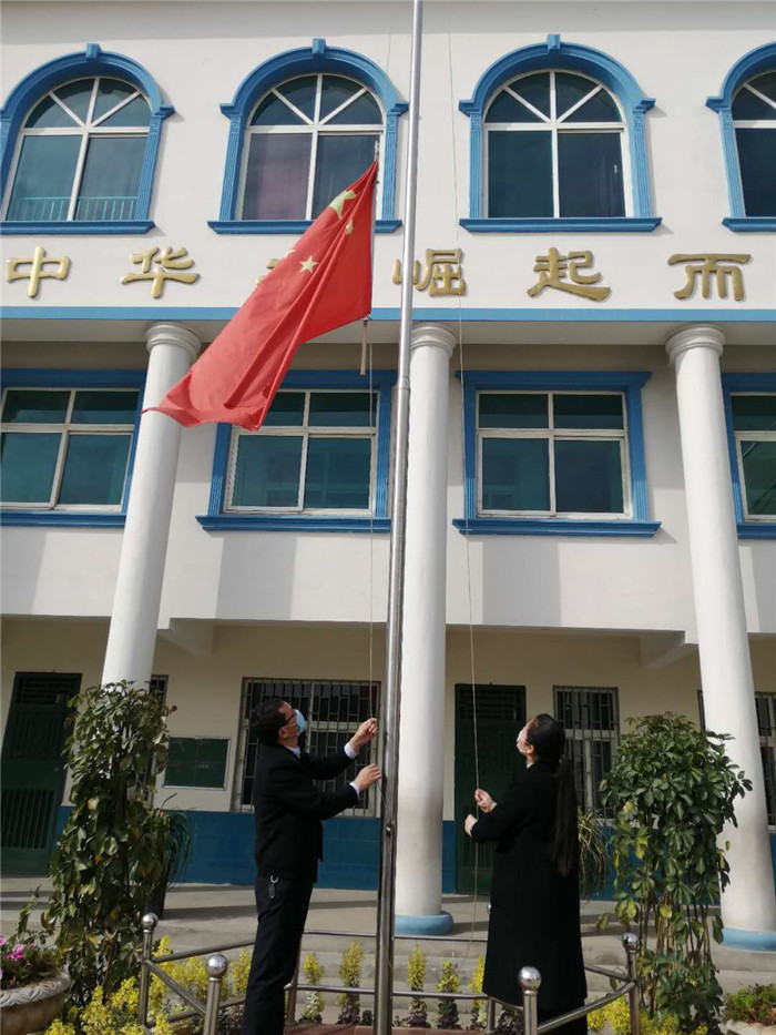 第三小学深切悼念新冠疫情中牺牲烈士和逝世同胞 第三小学深切悼念新冠疫情中牺牲烈士和逝世同胞