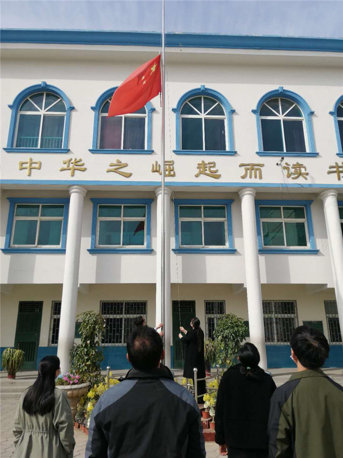 第三小学深切悼念新冠疫情中牺牲烈士和逝世同胞 第三小学深切悼念新冠疫情中牺牲烈士和逝世同胞
