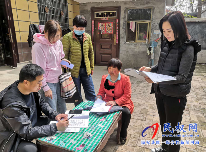 县委老干部局进村入户话脱贫、谋发展 县委老干部局进村入户话脱贫、谋发展