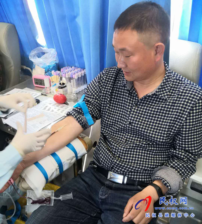 王庄寨镇中心学校组织党员教师  自愿参加义务献血