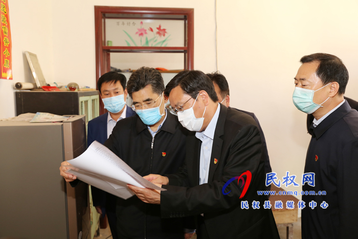 市委书记王战营到我县吴庄村开展“三·五”基层工作日活动 市委书记王战营到我县吴庄村开展“三·五”基层工作日活动