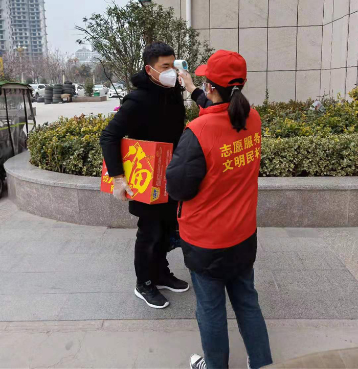 县规划中心组织志愿者到江山尚品小区开展疫情防控志愿服务